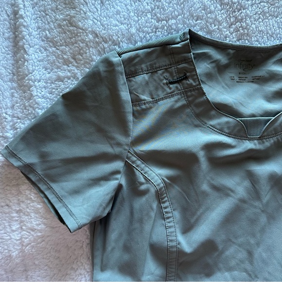 Cherokee Infinity scrub top - Picture 2 of 4